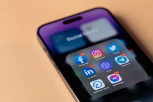 如何通过苹果企业签名获取用户反馈